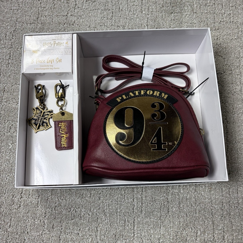 Harry Potter Crossbody Bag 3 Pc Gift Set Platform 9 3/4 Purse Hogwarts Charms
